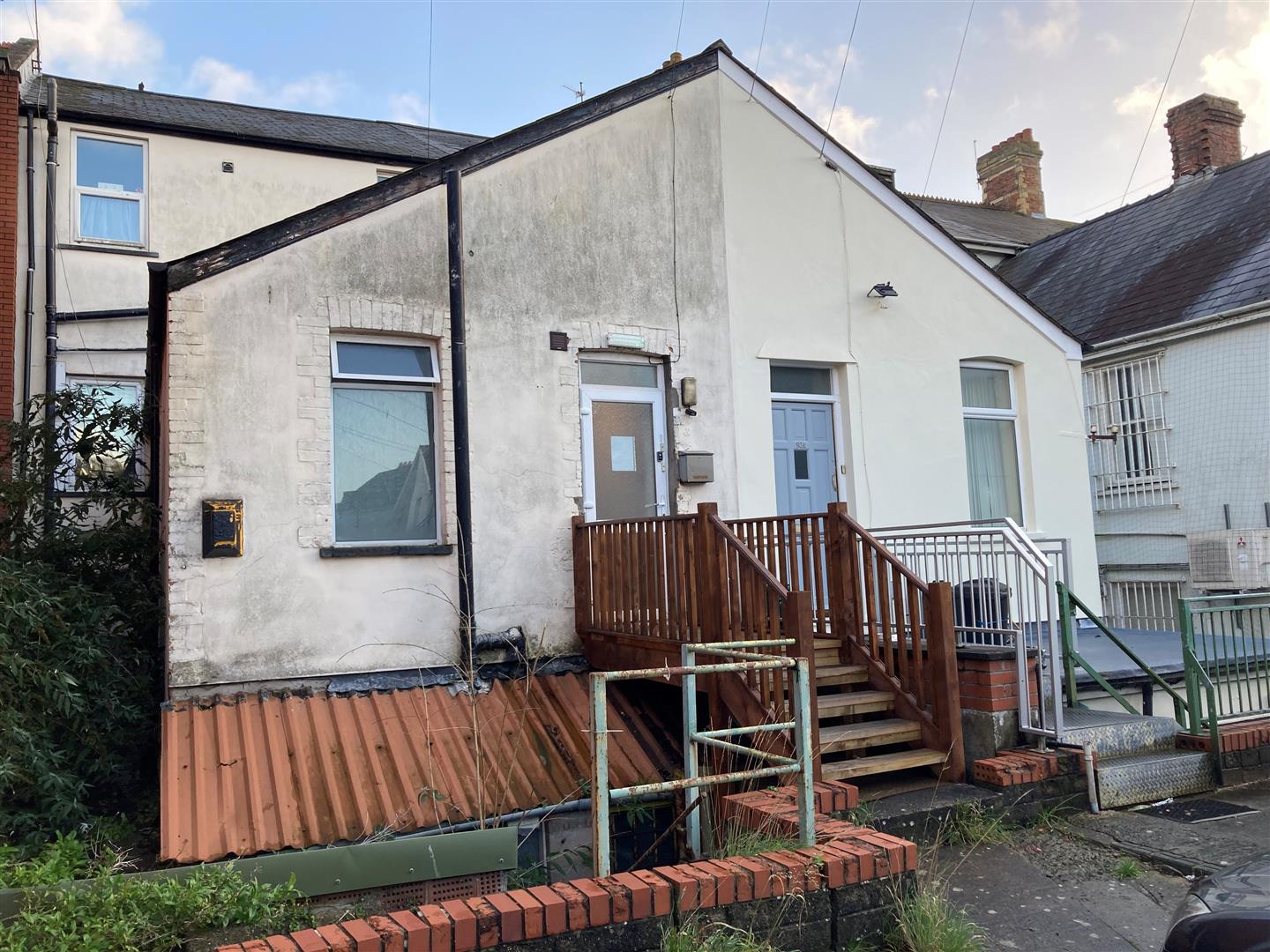 Holton Road, Barry